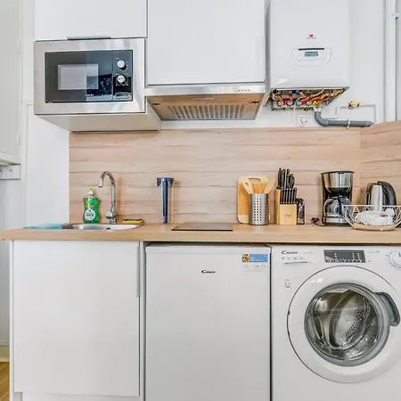 Апартаменты Charming Studio In The Centre Of - Welkeys *